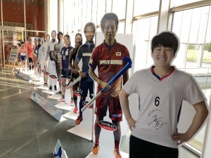 県立図書館に飾られている福井出身選手の等身大パネル
