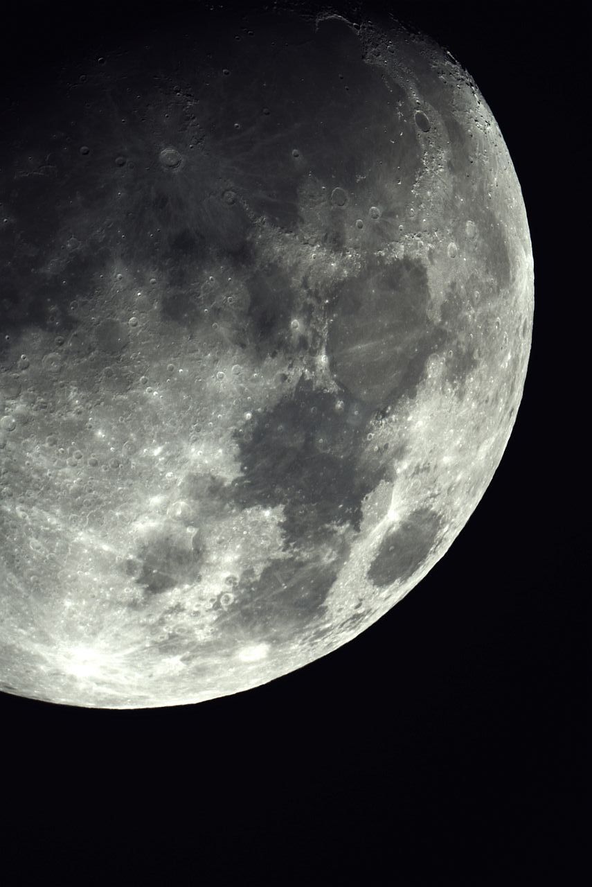 moon10522a.jpg
