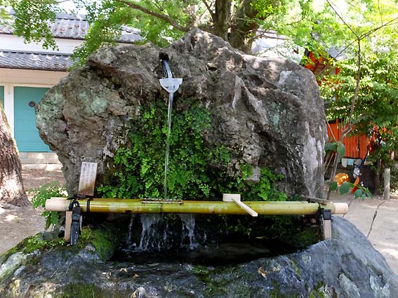 藤森神社の「不二の水」