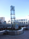 JR茅ヶ崎駅　ホノルル姉妹提携3周年・市制70周年記念時計台