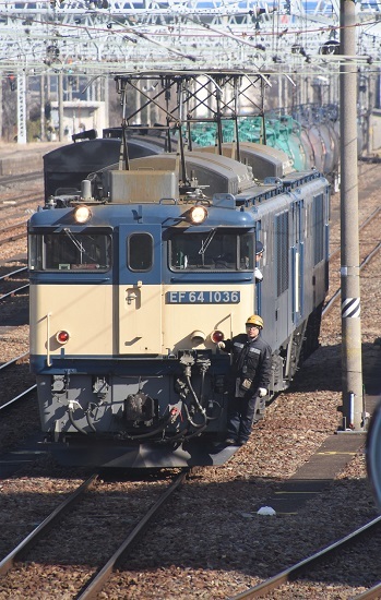 2021年2月13日撮影　南松本にて西線貨物8084ﾚ　機回し開始