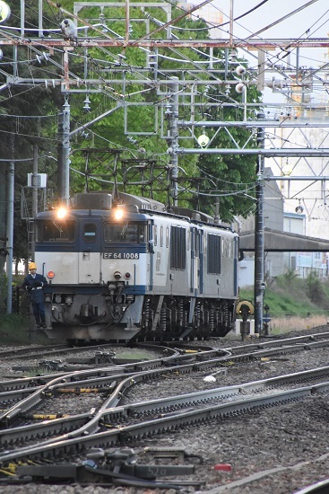 2021年5月8日撮影　南松本にて　西線貨物6089ﾚ　機回し　側線から発車