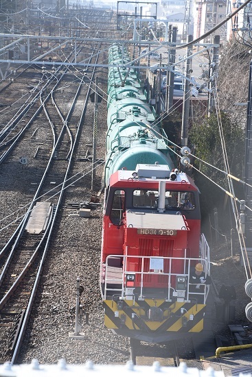 2021年2月13日撮影　南松本にて西線貨物8084ﾚの緑タキを牽くHD300-10号機