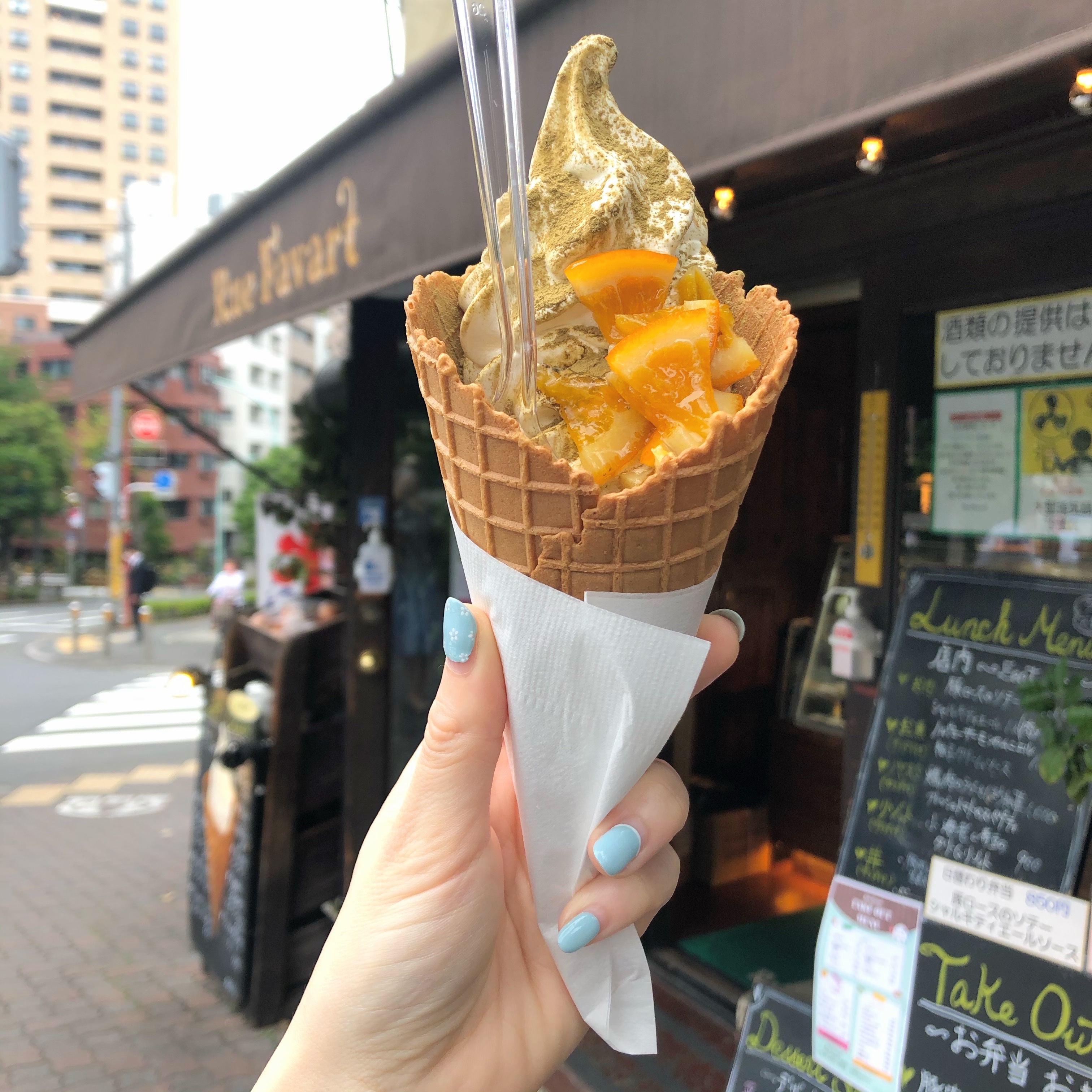 ソフカツ | ソフトクリームマニアの全国ソフトクリーム食べ歩きブログ | 恵比寿『Rue Favert リュ・ファヴァー』ほうじ茶オレンジ