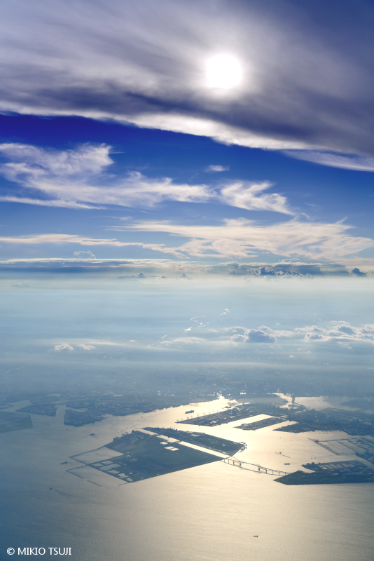 絶景探しの旅 - 絶景写真No.1754 雲のフィルター （東京湾上空）