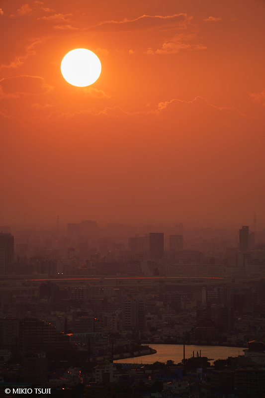 絶景探しの旅 - 絶景写真No.1810 中川と夕陽の赤い空 （千葉県 市川市）